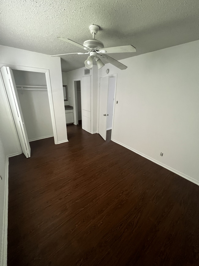 Building Photo - Great one bedroom in Hyde Park!