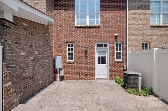 Building Photo - 9724 Longstone Ln