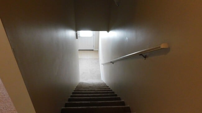 Building Photo - 206 Park Village Cir