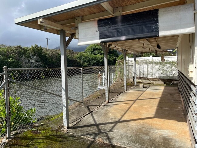 Building Photo - Wonderful Kaneohe 3 bedrooms, 1.5 bath House with Carport - Avail now!