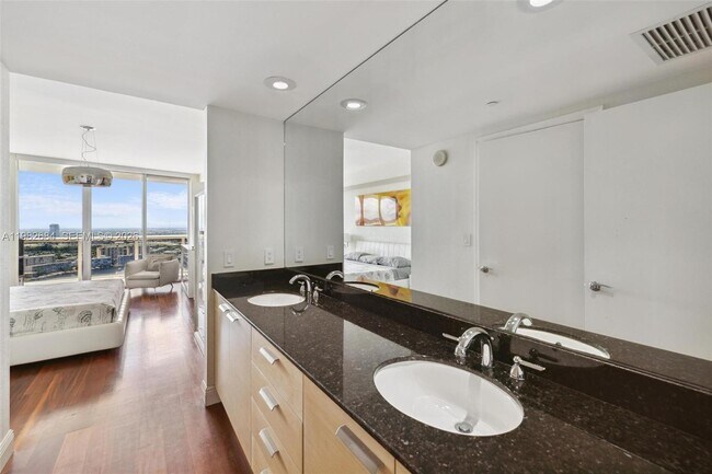 Building Photo - 1800 S Ocean Dr