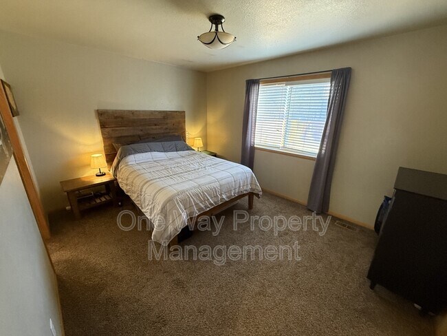 Building Photo - 7226 W 20th St Ln