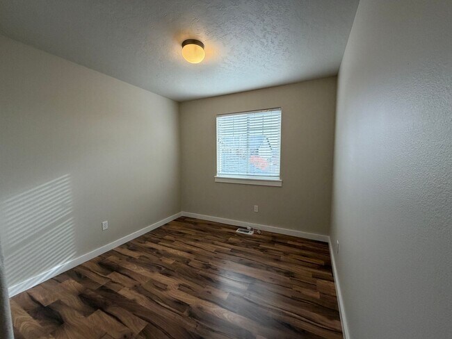 Building Photo - Perfect 4 bed 2.5 ba home in the desirable Sundance Subdiv. off McMillan & Meridian Rd.