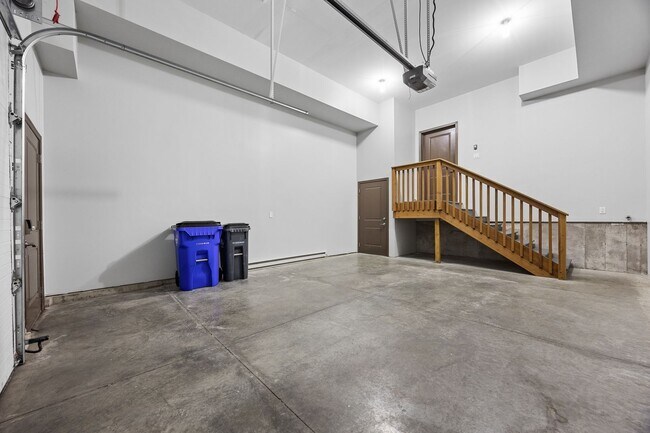 Building Photo - Large Townhome In Kingston Neighborhood Just Blocks From Downtown