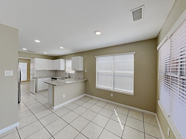 Building Photo - 8618 Fairfax Ave