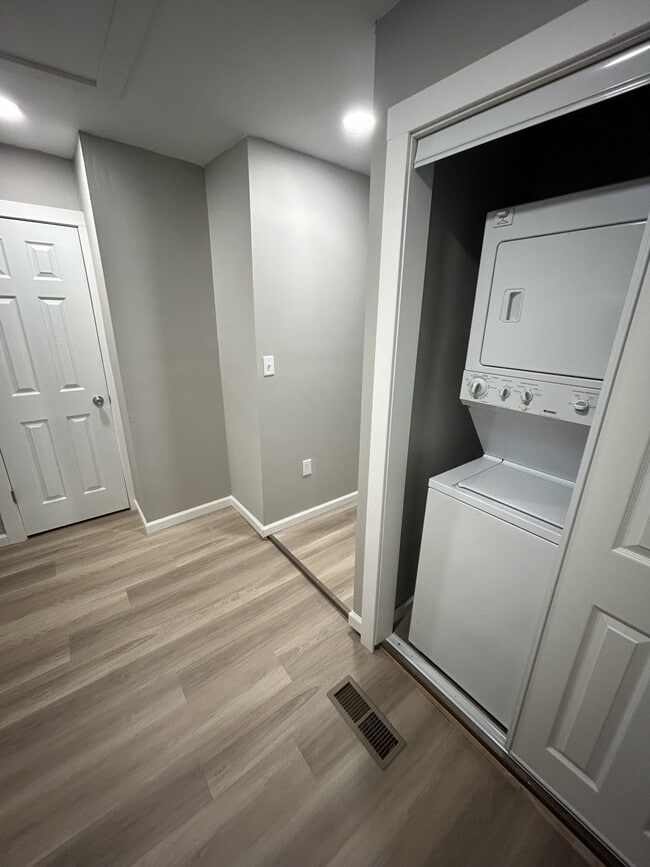 Building Photo - 207 Hamilton St