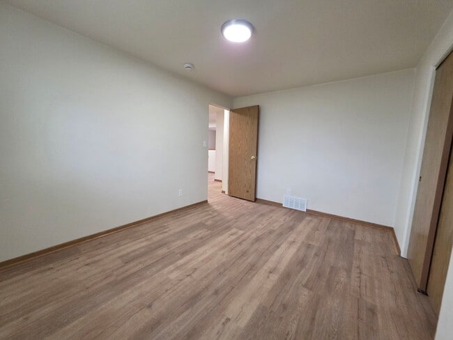 Building Photo - 1254-1256 Meadow Ln