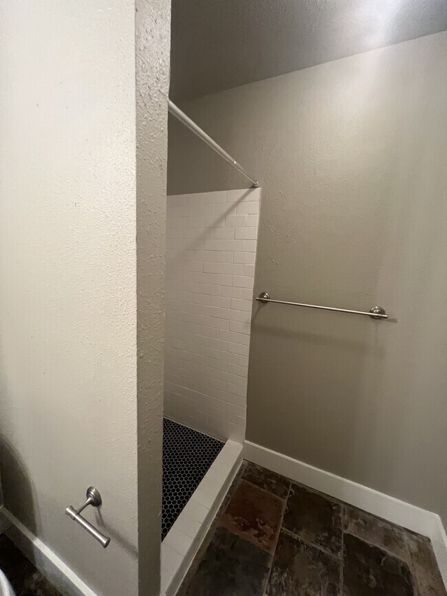 Building Photo - 300 W Dexter Dr