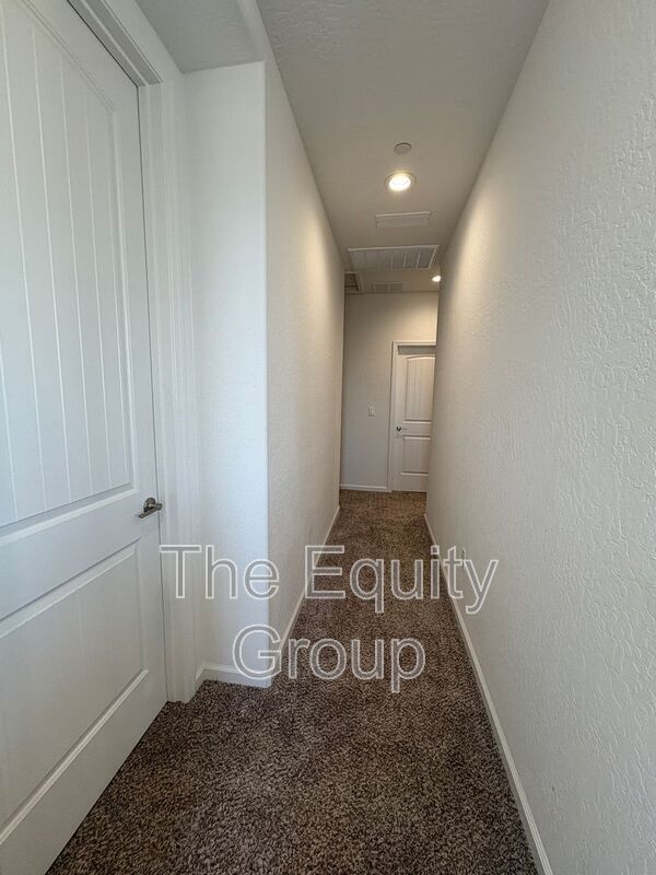 Building Photo - 1105 W Sedona Ave
