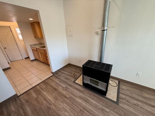 Building Photo - 1133 Salem Ave