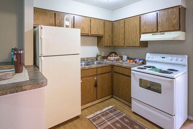 Building Photo - Shady Tree Apartments