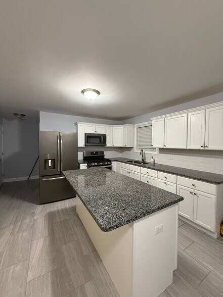 Building Photo - 8-10 Kensington Ave