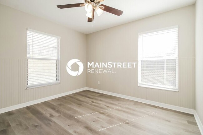 Building Photo - 3 Bedroom Pet-Friendly Home in MINNEOLA, FL with Main Street Renewal