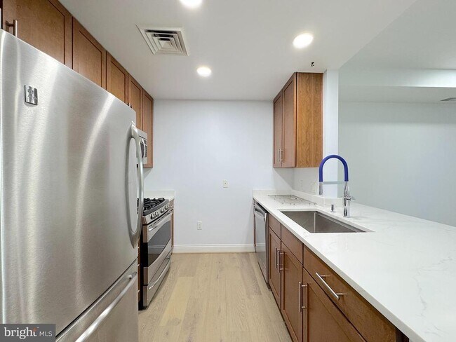 Building Photo - 1111 Oronoco St