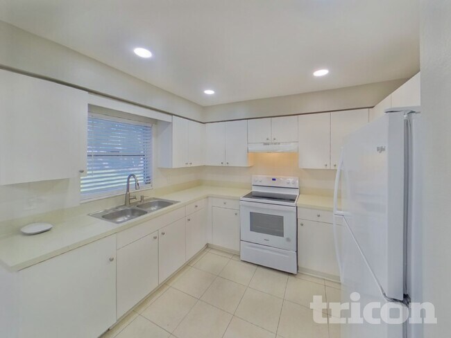 Building Photo - 6313 S Clark Ave