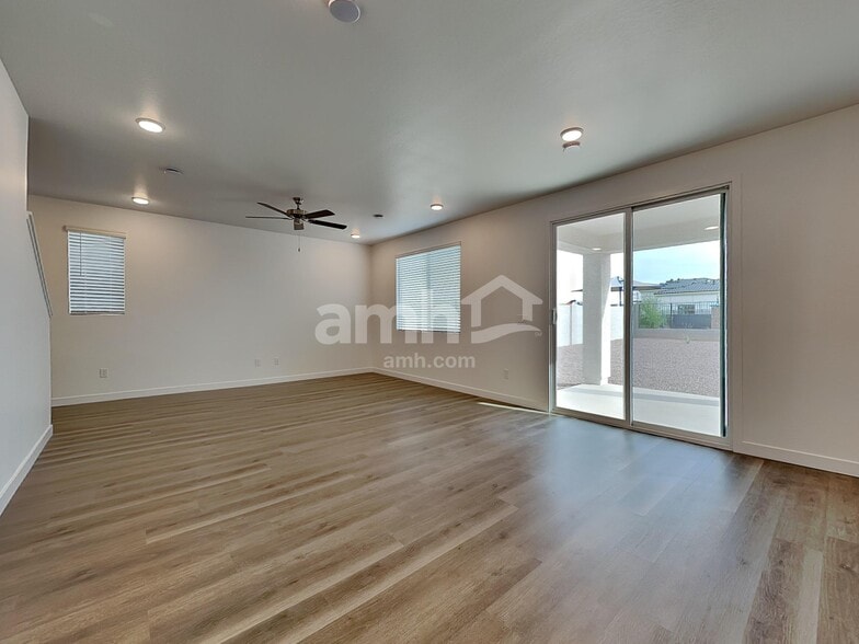Building Photo - 9717 W Tamarisk Ave