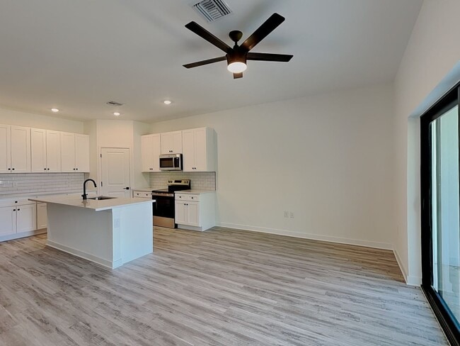 Building Photo - 558 Nimitz Blvd