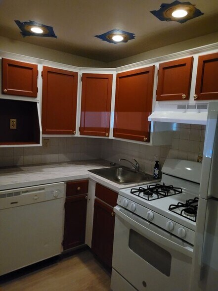 Building Photo - 7113 Castor Ave