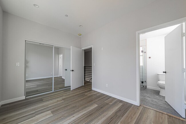 Building Photo - Sleek and spacious 4-bedroom, 4.5-bathroom...