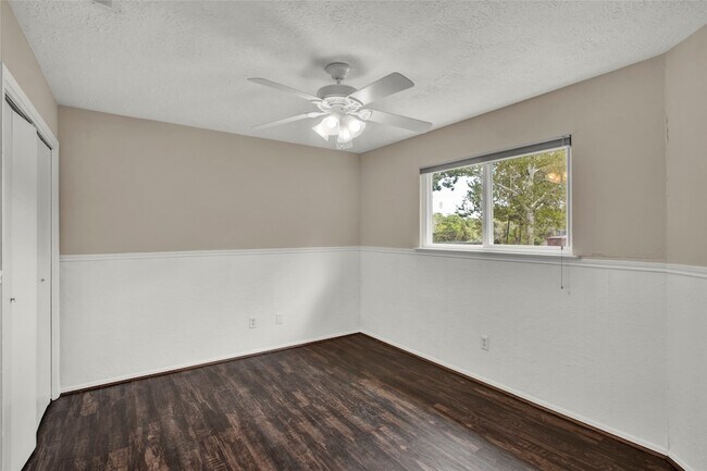 Building Photo - 6208 Brookdale Dr