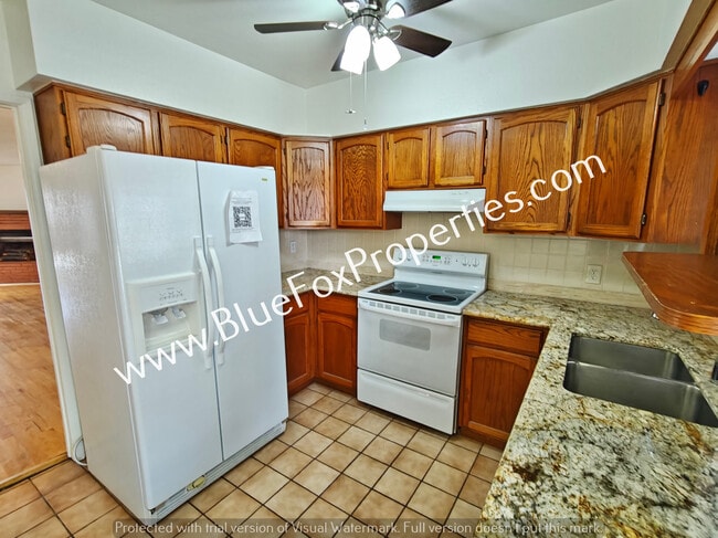 Building Photo - 1201 N Tracy Ave