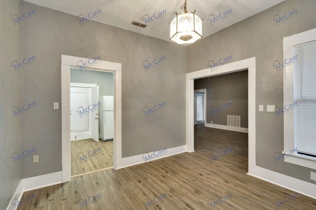 Building Photo - 2305 9th St