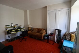 Building Photo - 1910 Pine St