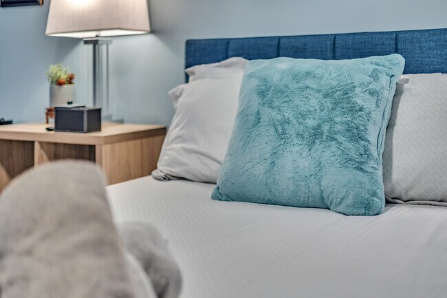 Building Photo - 586 Saint James Walk SE