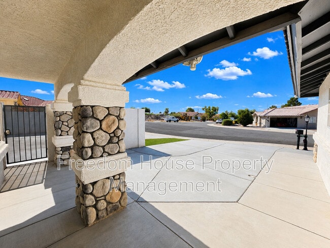 Building Photo - 3630 E Vineyard Dr N