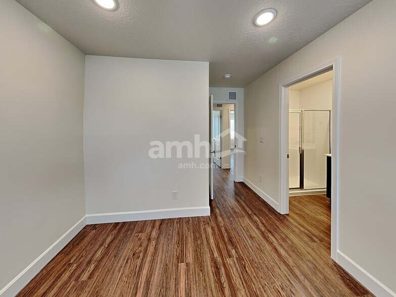 Building Photo - 6041 W Copperhawk Dr
