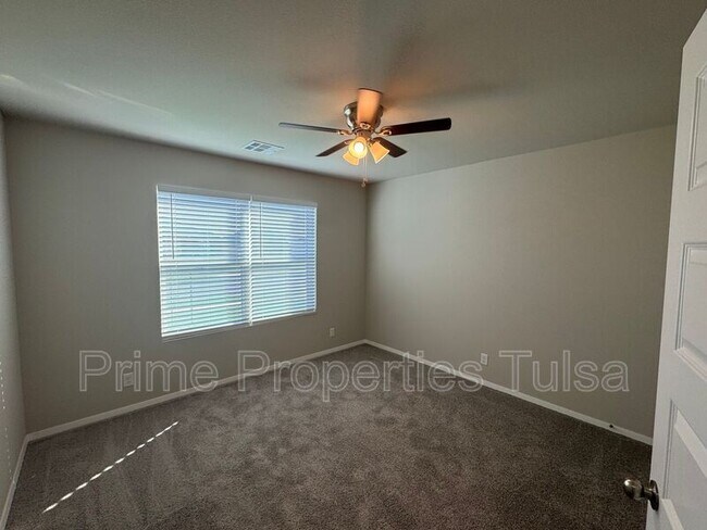 Building Photo - 2920 S 13th St