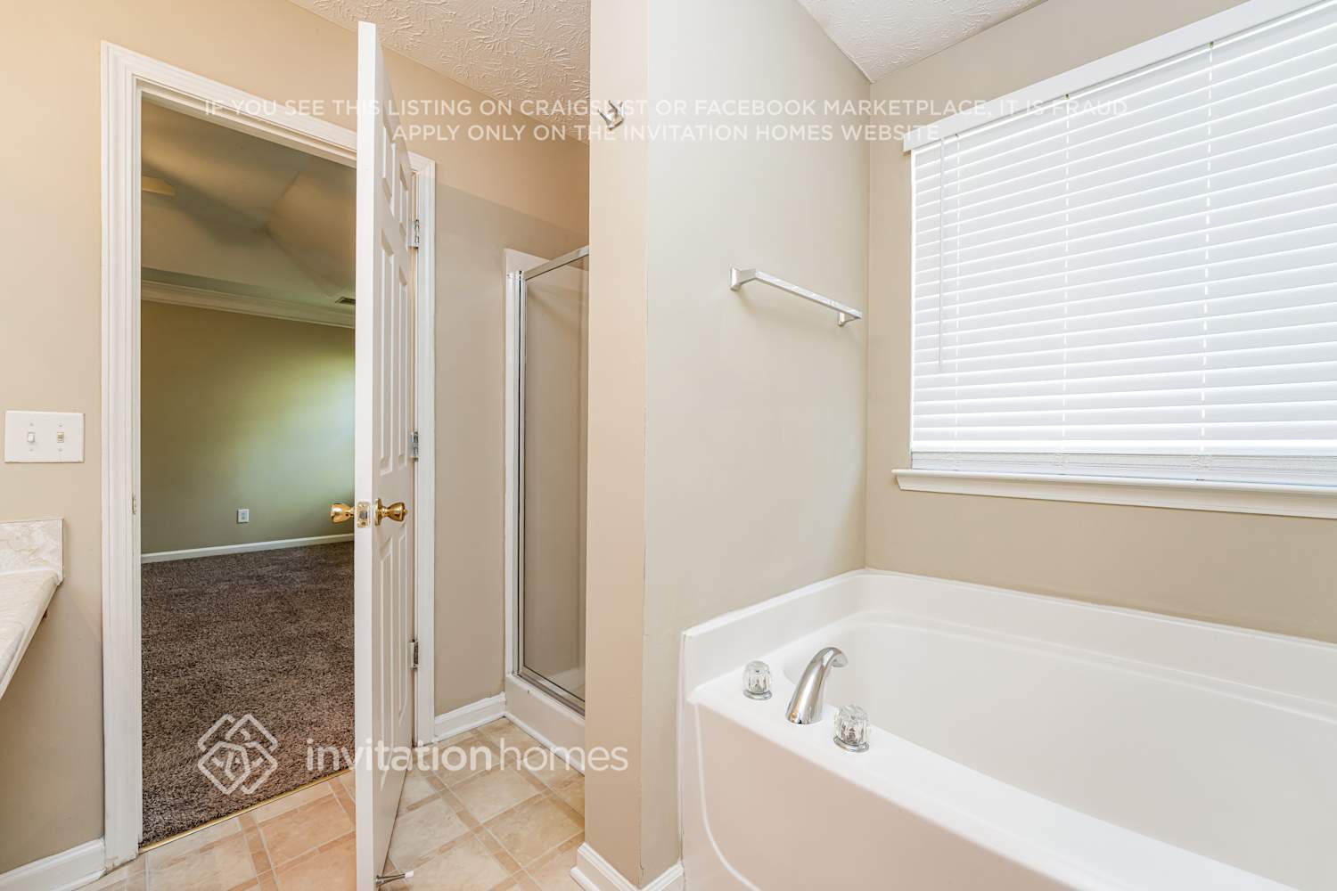 Building Photo - 1026 Hawthorn Ln