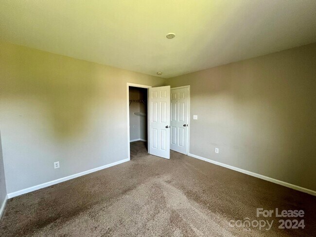 Building Photo - 10311 Dominion Village Dr