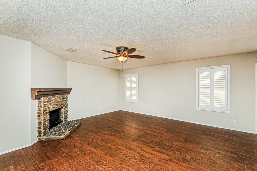 Building Photo - 8705 Stonebriar Ln