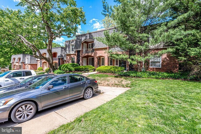 Building Photo - 5909 Prince James Dr