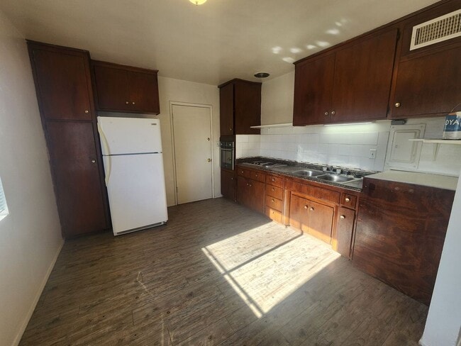 Building Photo - 6212 Abronia Ave