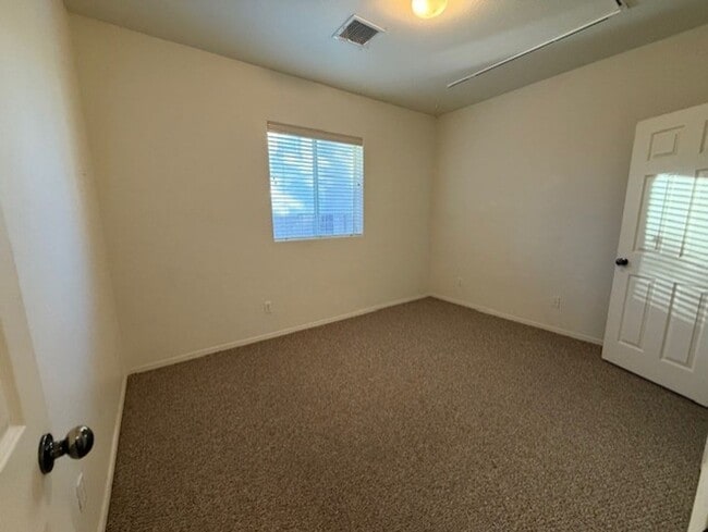 Building Photo - Reduced!!!  Beautiful 2-bedroom 2 Bath with Den in Mountain Gate Contact Property Pros