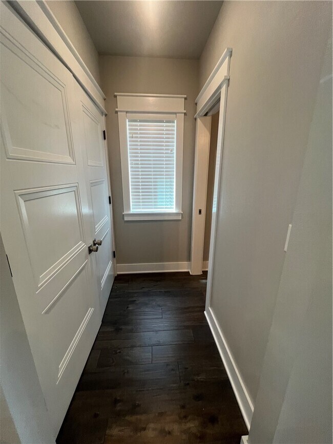 Building Photo - 1390 S Duncan Ave