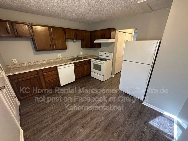 Building Photo - 9223 E 54th St