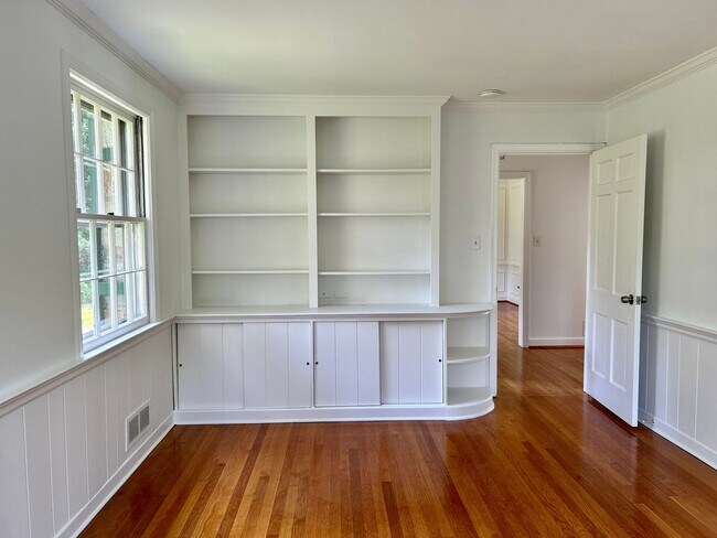 Building Photo - 5100 Upton St NW