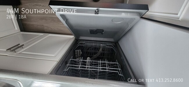 Building Photo - 44 Southpoint Dr