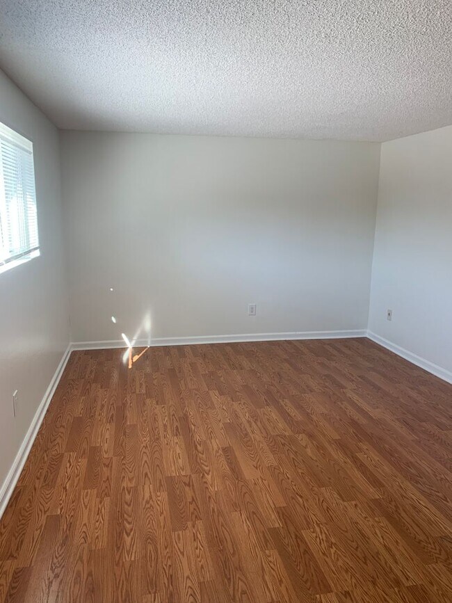 Building Photo - Gary Apartments | Two Bedroom Townhouse Un...