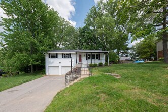 Building Photo - Anderson - Updated and spacious 3 bed 2.5 ...