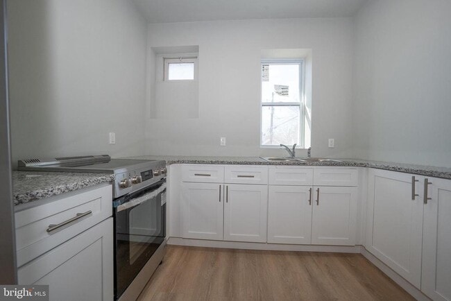 Building Photo - 122 3RD St