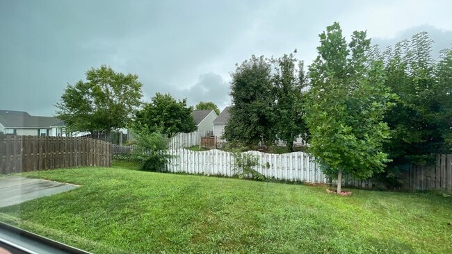 Building Photo - LEXINGTON FARMS...3 Bedroom 2 Bath