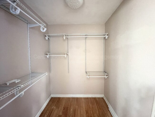 Building Photo - 514 Orange Dr