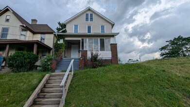 Building Photo - Charming 3-bedroom, 1.5-bathroom house loc...