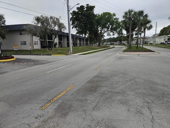 Building Photo - 8020 S Colony Cir