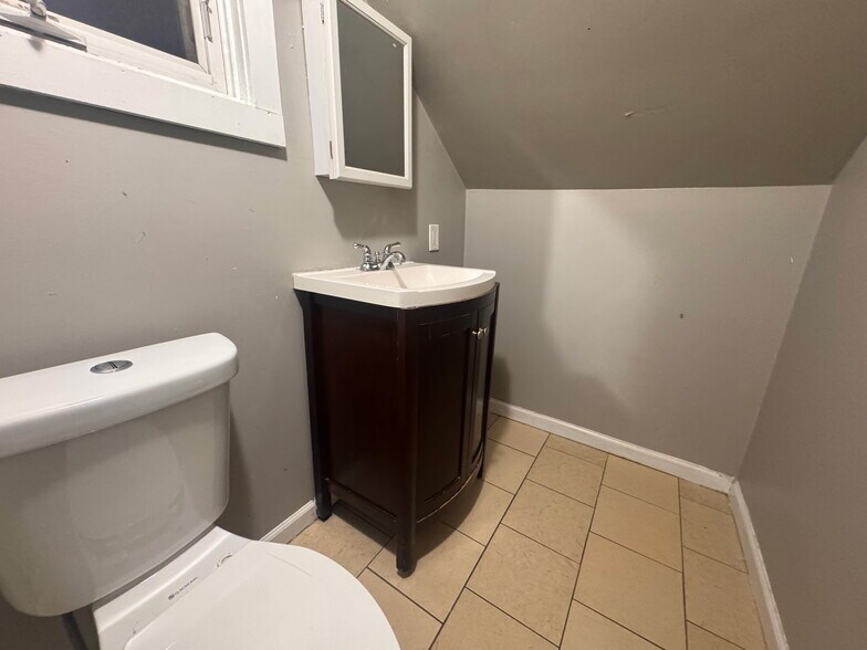 Building Photo - 117 Bloomfield Ave