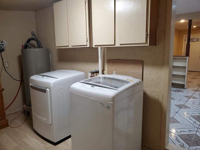 Building Photo - 911 W Hendricks St